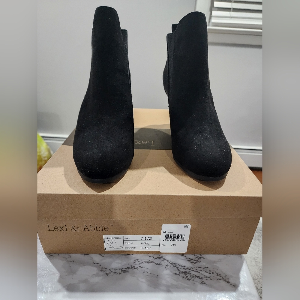 Lexi & Abbie Avril Black Booties 7.5